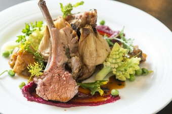 ソースにも注目の『仔羊のロースト白ワインビネガーのソース』