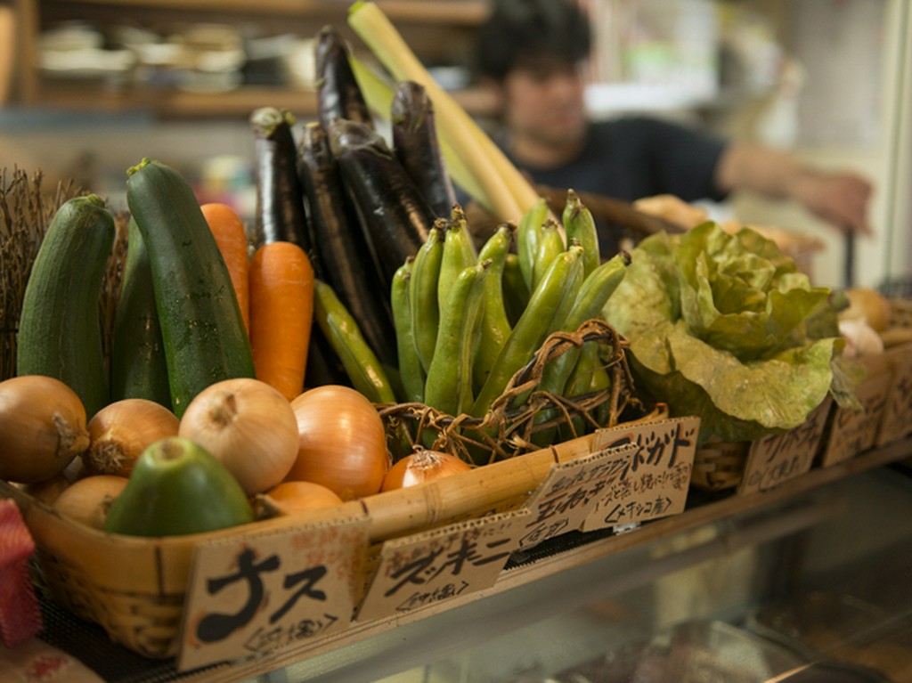 沖縄県産はもちろん、本土からも取り寄せる旬の野菜も必食