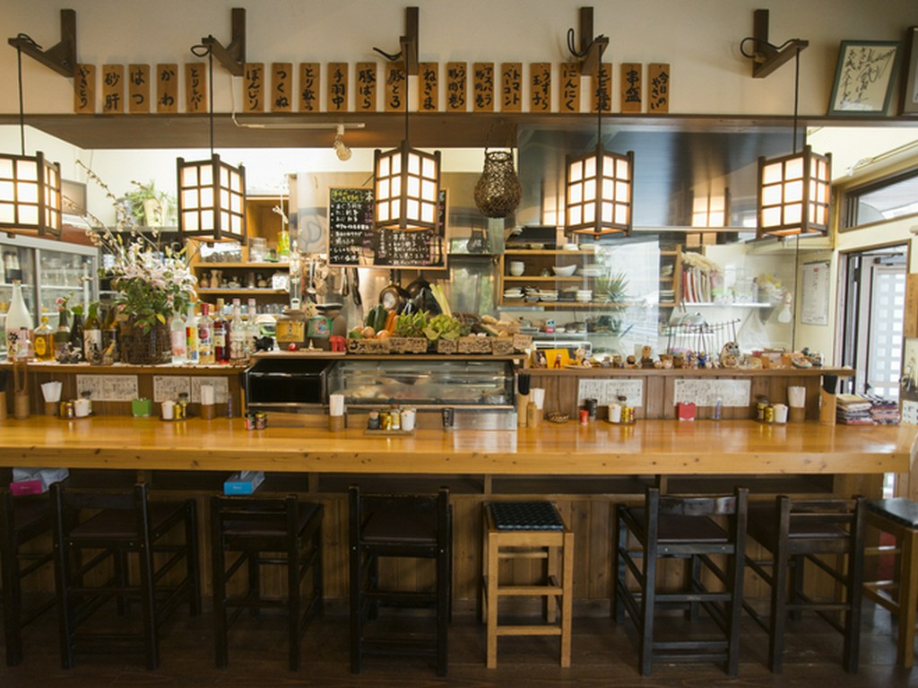 気軽に立ち寄れる下町の小料理屋的な雰囲気