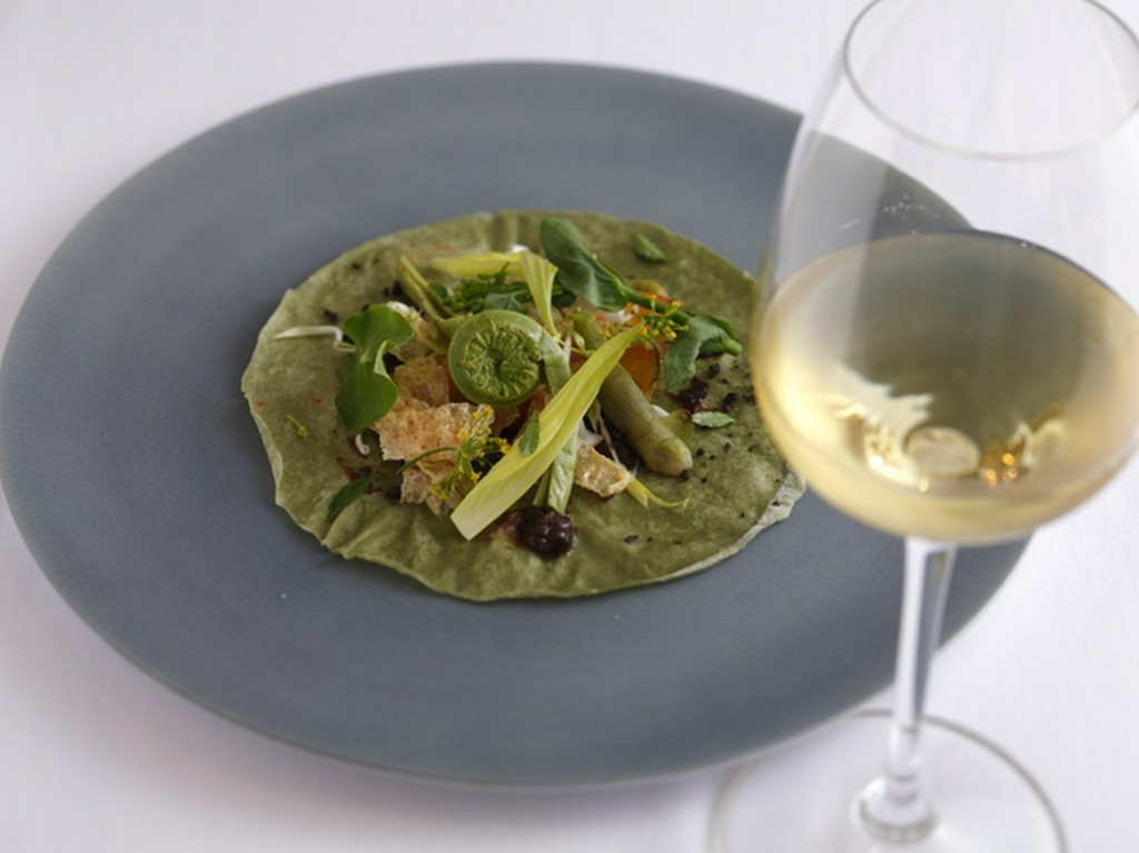 『新緑』という名の野菜のみで構成した、北京ダックの精進料理版