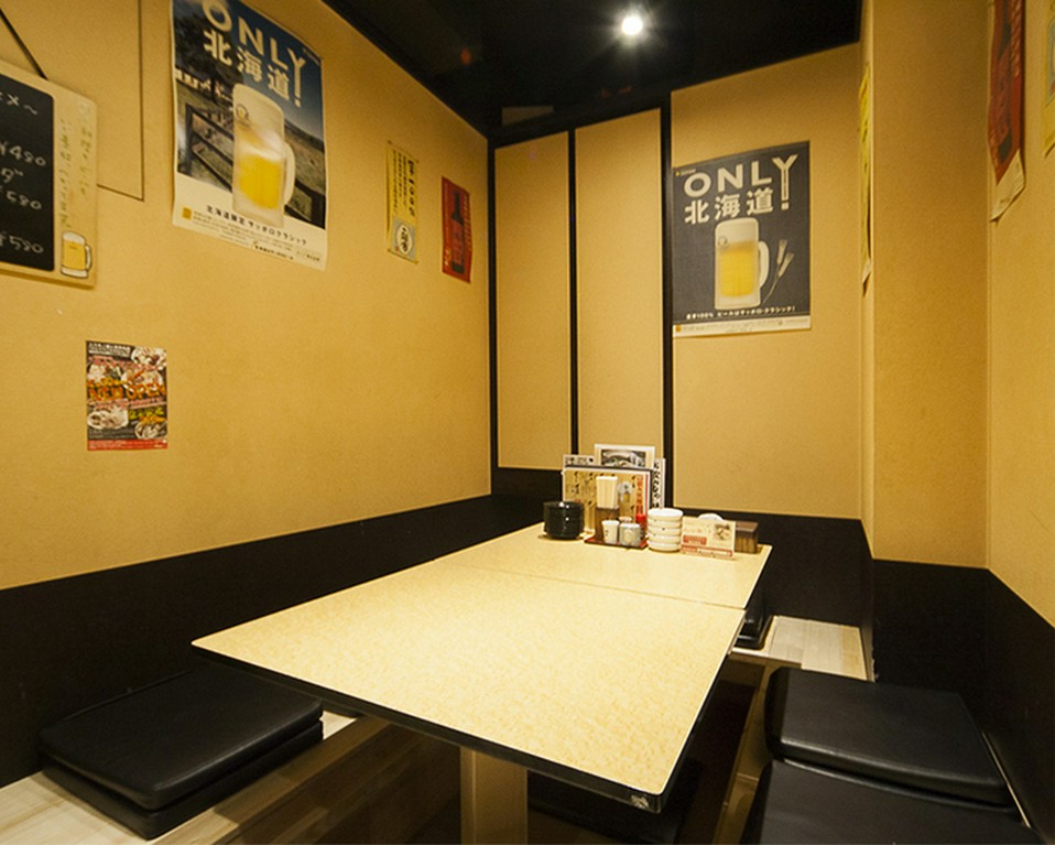 新たに掘りごたつ席をご用意。落ち着いて一息つけると評判です！