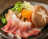 新鮮なぶりを火を入れすぎずサッと湯通しして食します。自家製ポン酢で召し上がれ♪