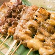 ひとりでこれるもんのエース！「串もの」
鶏串 / ささみ/ぽんぽち/砂ぎも/セセリ/ハツ/ひな皮
各220円