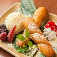 豆乳を練りこんだパンを、昔懐かしい揚げパンアイスに!!バニラアイスにきな粉砂糖をトッピングした温かヒンヤリデザート。うまい！