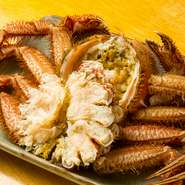 小樽産の「八角」は刺身はもちろん焼きでも！ほたて、アワビなどの焼物や、活蟹の茹で、旬の鮮魚のお刺身など、滝波商店直営の滝波食堂だから出来る美味しさを取り揃えております。