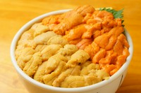たっぷりと、贅沢に。ばふん・むらさき・うに丼