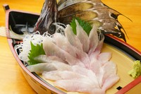 当店一番人気 小樽の名物「生八角の刺身」