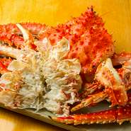 身がぎっしりと詰まったカニは、甘く、旨味も濃く、ミソまで満点の美味しさ！！水槽から取り出して茹で、その茹でたてを頂く…

その究極の美味しさをご堪能ください！
