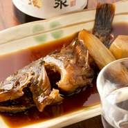 千葉の内房・富津でとれる、旬の地魚「カサゴ」。しょうゆ、みりん、砂糖で甘辛く煮つけました。