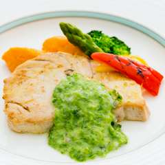 沖縄の地の食材をふんだんに使った料理の数々
