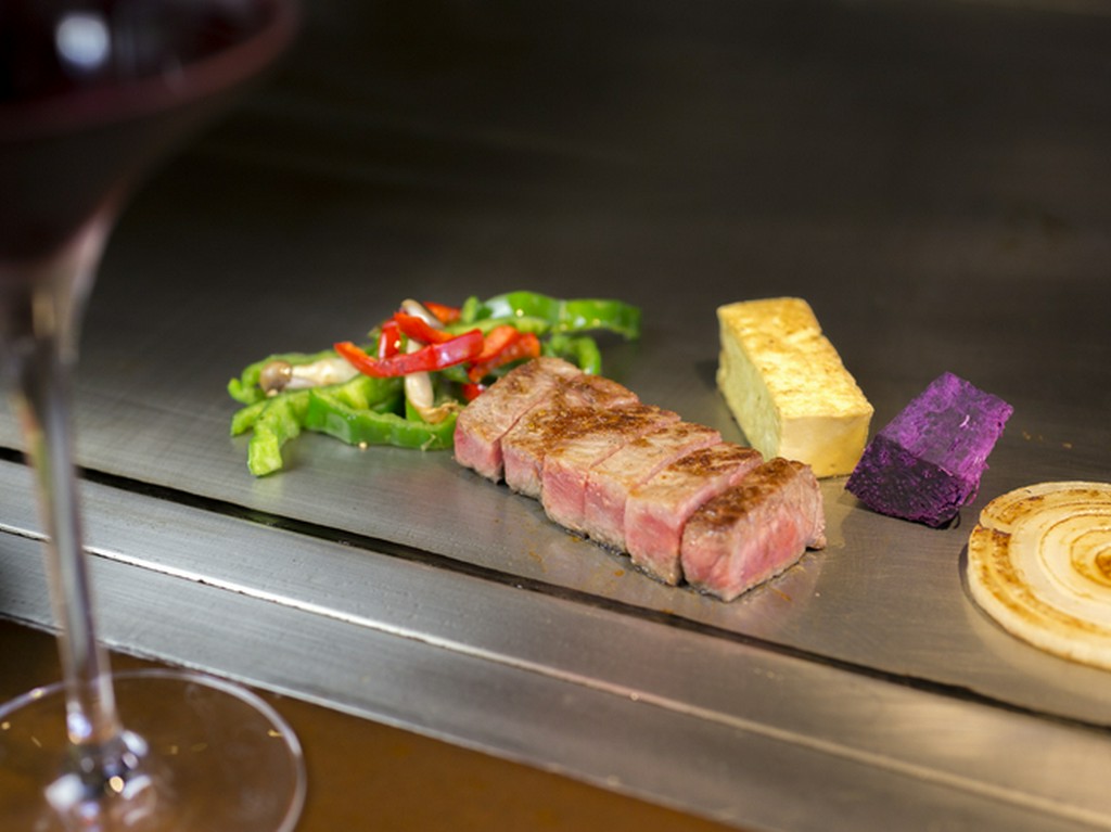 誕生日や記念日のデートに　オリジナルカクテルもプレゼント