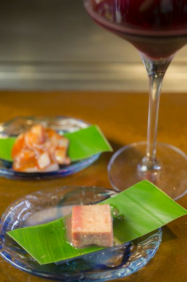 デコレーションしたグラスで、誕生日や記念日のお祝いサプライズ