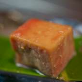 クセがなく、お酒に合う『豆腐よう』　大豆の味が濃厚な島豆腐を、紅麹菌で発酵した沖縄の味覚