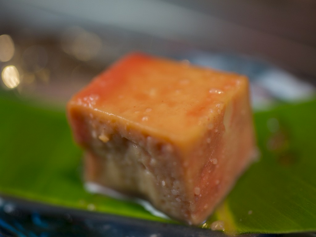 クセがなく、お酒に合う『豆腐よう』　大豆の味が濃厚な島豆腐を、紅麹菌で発酵した沖縄の味覚