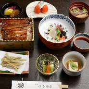 ※表示価格は税込価格です
※個室をご利用の場合小計の10%頂戴いたします
※サービス料として10％頂戴いたします