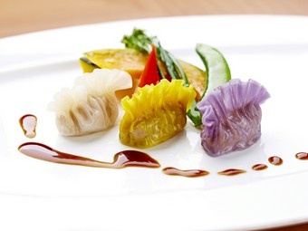 ジューシーなやんばる豚をたっぷりと『三色飲茶』