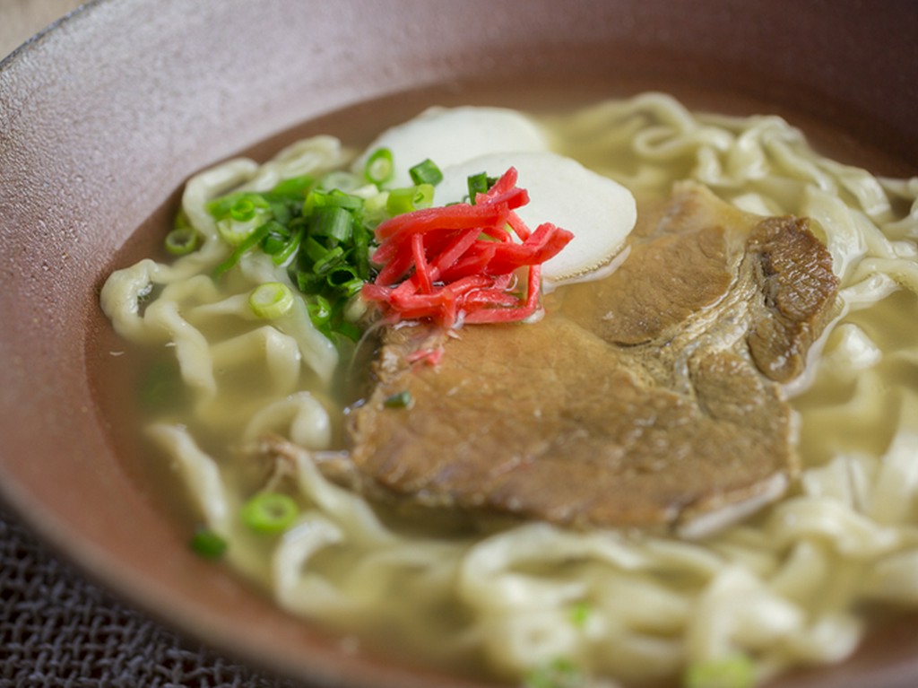 木灰水を使用したあっさり風味！『木灰すば』