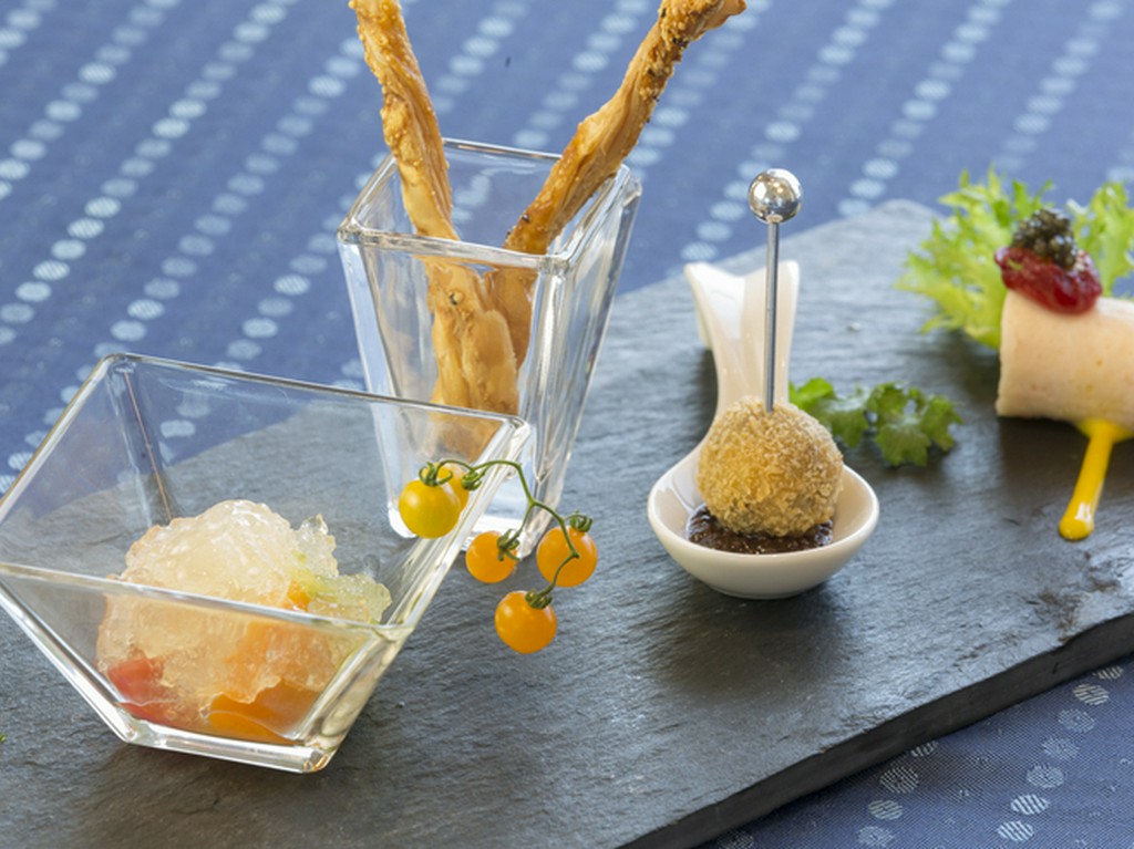 季節のイメージを表現したある日の『アミューズ』