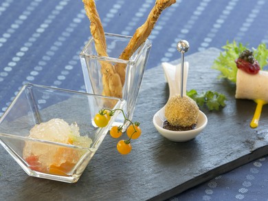 季節のイメージを表現したある日の『アミューズ』