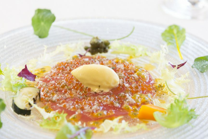 ヘルシーなサラダ仕立てで登場する旬菜を使った『前菜』