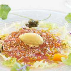 ヘルシーなサラダ仕立てで登場する旬菜を使った『前菜』