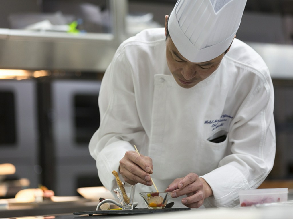 美しさや香りなど、五感を使う料理を提供します