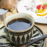 世界各地のスペシャルティコーヒーを日替りで。こだわりの詰まった一杯『自家焙煎コーヒー』各種