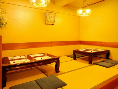 お座敷は「くつろぎの空間」。落ち着ける雰囲気が心を癒します