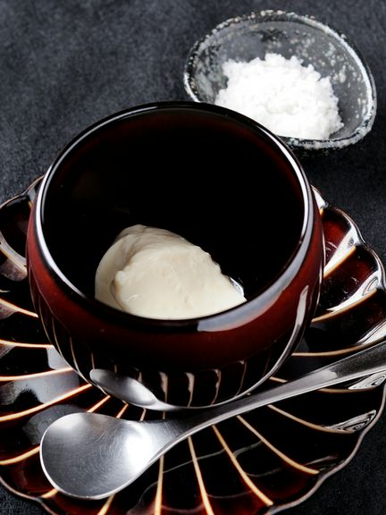 希少な塩でいただく、深みのある味わいの『寄せ豆富』