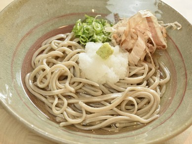 創業40余年の【そば処一福】の味を継承する『おろしそば　塩だし』