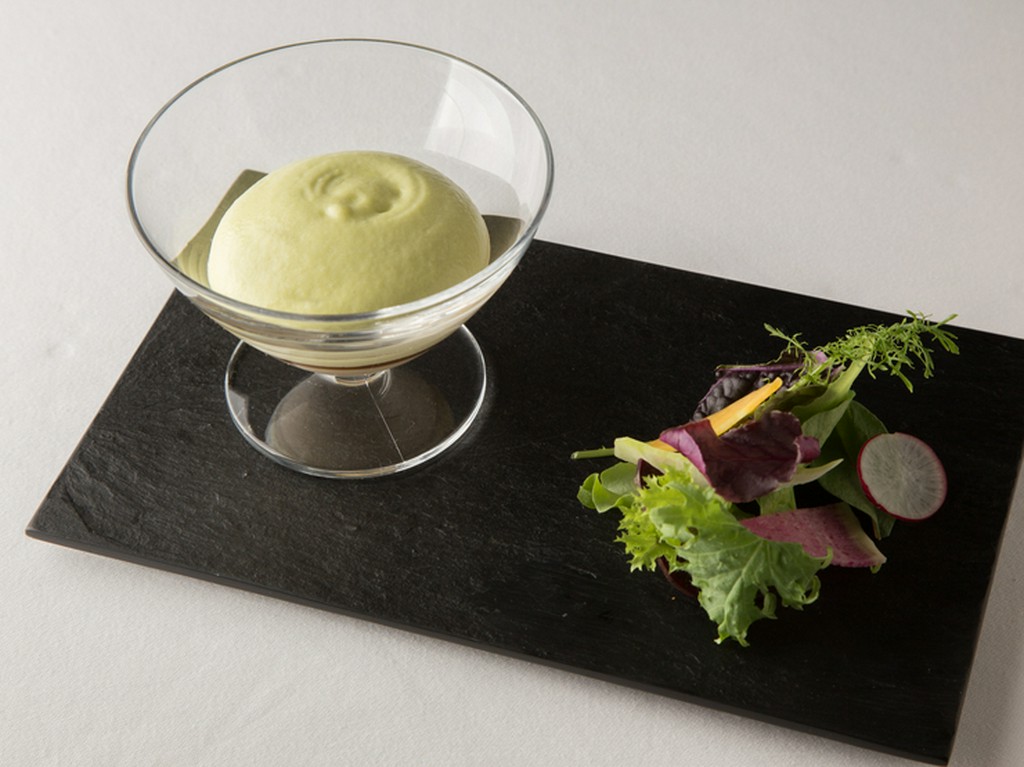 『オマールエビのブランマンジェ　季節のエスプーマ』