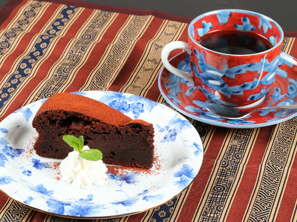 優しくホッとするスイーツと、本格コーヒーが味わえる