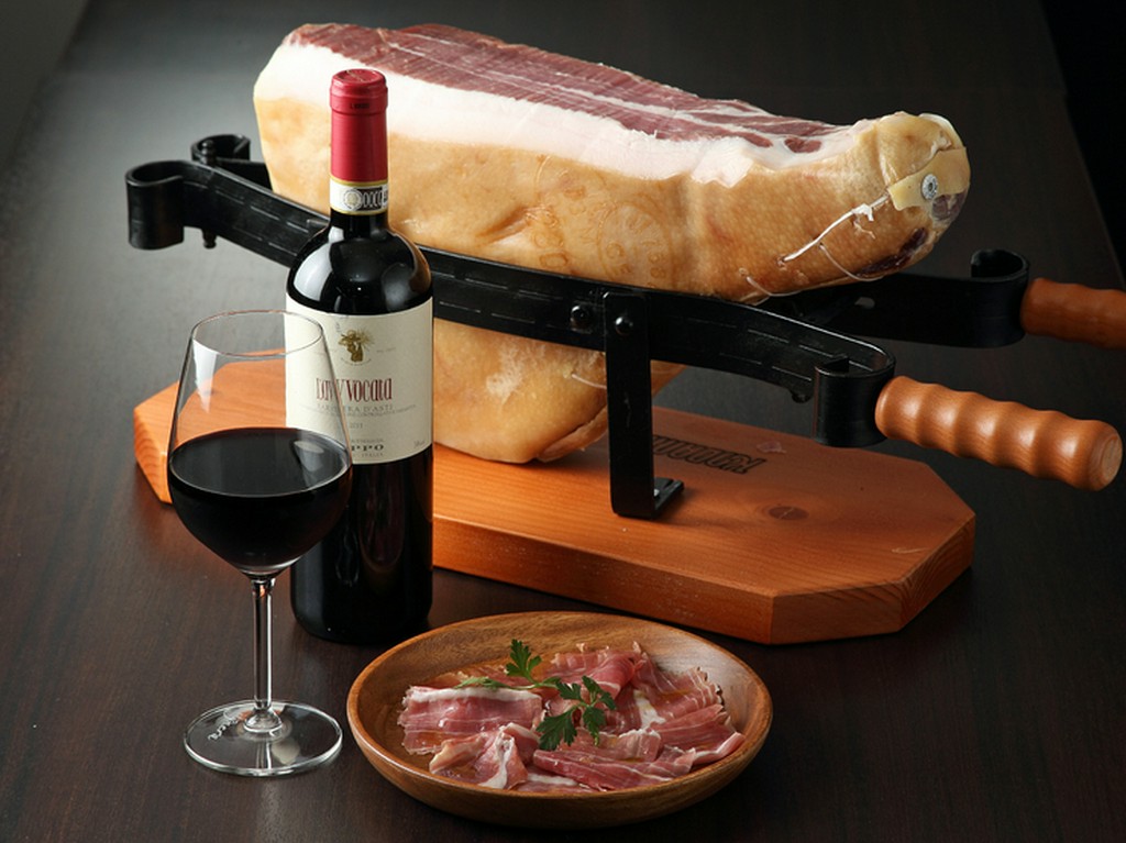 オーダー毎に切り出す『プロシュット・クルード・ディ・パルマ』