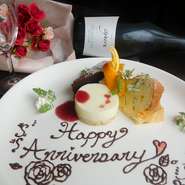 お客様の記念日、お誕生日のお祝いに。お名前やお好きなメッセージも入れられます。要予約。