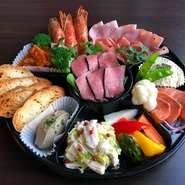 クリスマス・年末オードブルのご予約承り中！

12月24・25・29・30・31日の5日間完全予約販売。ご予約はお電話でも承ります
●価格●
オードブル単品(2～3名様向け)…4320円(税込)
マルゲリータPizza＆オードブルセット…5500円(税込)

Pizzaセットは通常価格5824円の所、5500円とちょっぴりお得♪詳細は当店のSNSアカウントからご覧いただけます。

Facebook　https://www.facebook.com/ItarianBarLieto/
Instagram　＠lieto2015