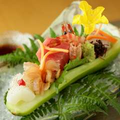 盛り付けにも料理人の心遣いが感じられる洗練された料理の数々