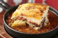 ナス・ポテト・トマト・ミートソース・チーズの重ね焼きグラタン。