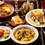 ひよこ豆のペースト＆アラビアパン
エジプト風ミックスサラダ
乾燥そら豆のコロッケ
チキン＆ポテトのピリ辛トマト煮込みor牛肉＆オクラのトマト煮込み(アラビアンライス添え)
本日のアラビアンスイーツ&ドリンク