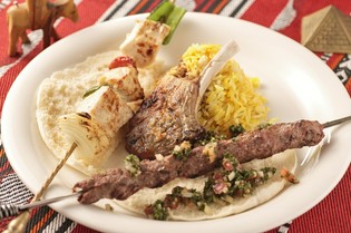 ポピュラーなアラビア料理をコーススタイルで楽しめる