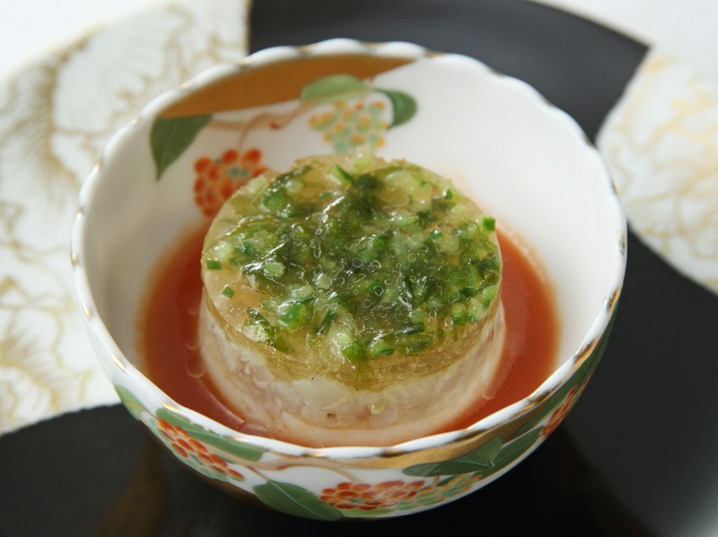 シェフのスペシャリテ『石鯛のタルタル セロリと生姜のブラマンジェ』