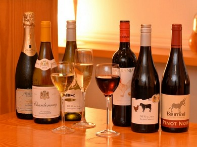 豊富なワインとベルギービールで、ゆったり食事を楽しめます