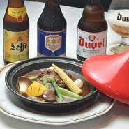 ベルギー料理の中でも特に定番人気の牛肉のビール煮。タジン鍋で出来たてアツアツをどうぞ。プラス料金でコースでも対応可能。