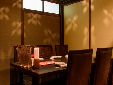 接待や打ち合わせ、食事会にも使える和モダンな個室