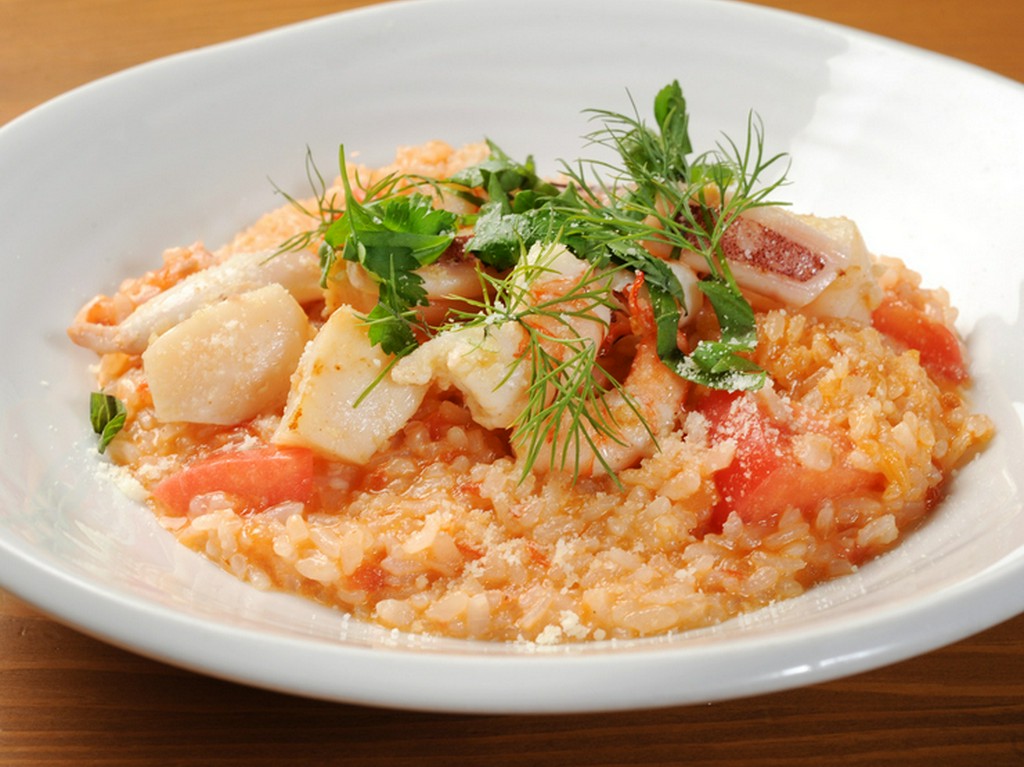 シックな佇まい。烏丸駅から徒歩1分と、アクセスも良好