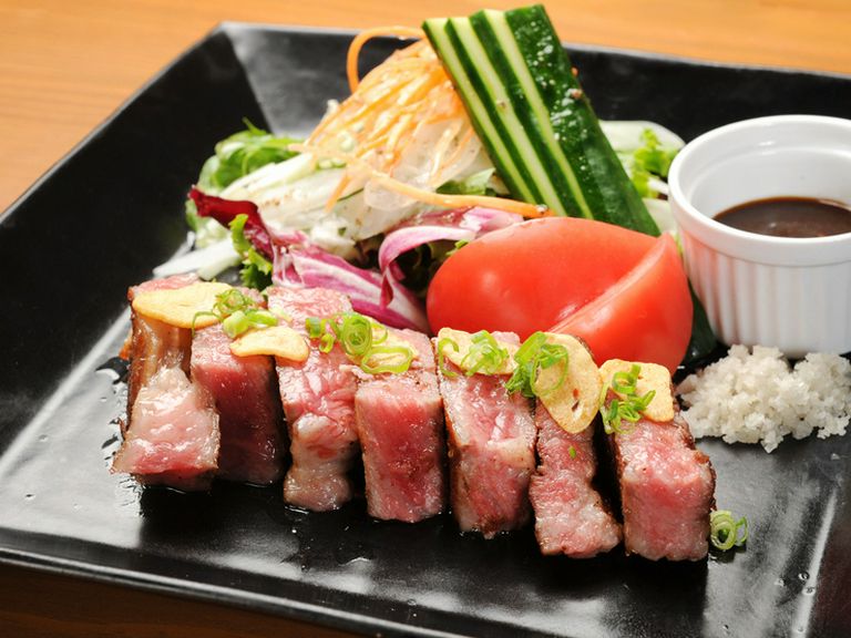 特選国産牛の美味しさを堪能。『厳選国産牛サーロインステーキ』