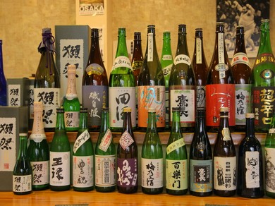 古くからお酒づくりが盛んだった奈良の地酒を中心に充実の品揃え