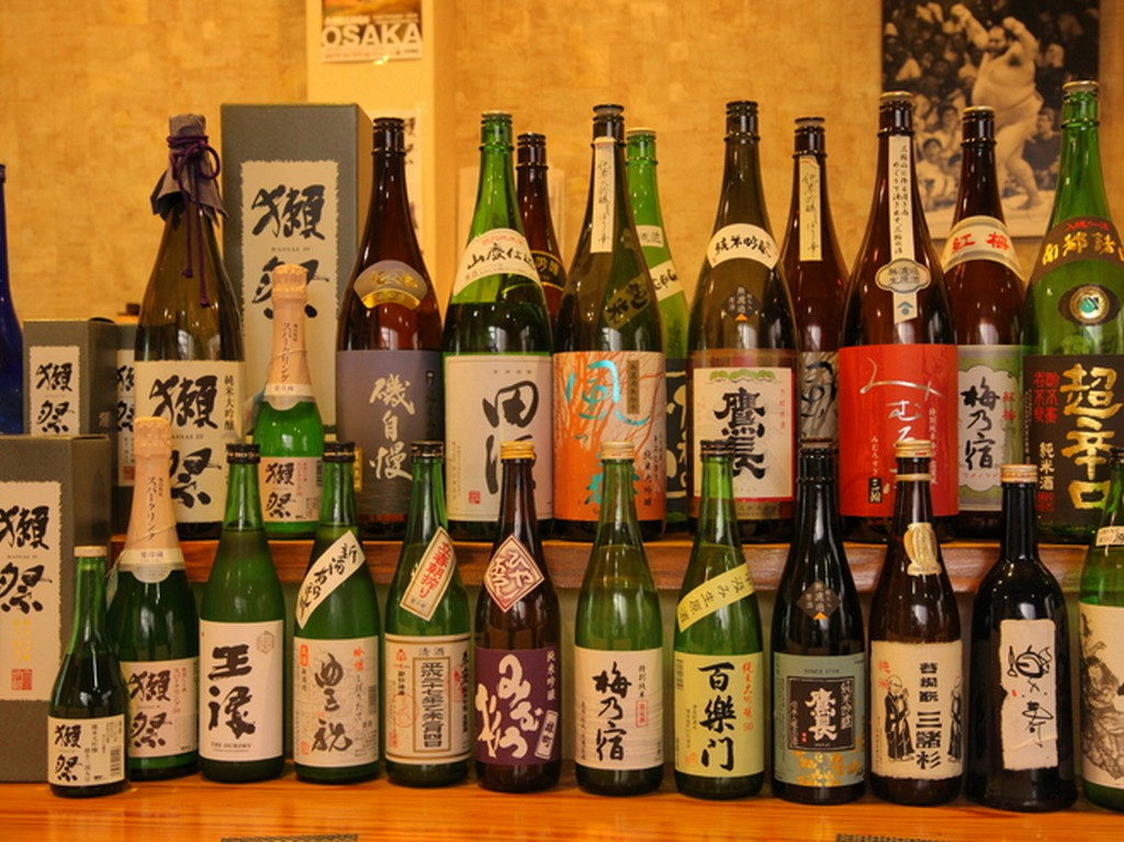 古くから日本酒の製造が盛んだった奈良県の地酒を中心に全国各地のおいしいお酒が楽しめる『地酒各種』