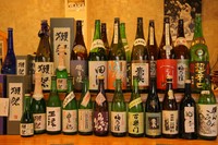 古くから日本酒の製造が盛んだった奈良県の地酒を中心に全国各地のおいしいお酒が楽しめる『地酒各種』