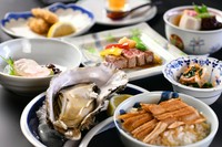瀬戸内のお刺身、かきフライ、穴子めしなど広島の味覚を存分に満喫いただけます。
※仕入れ状況により内容が変更となる場合がございます。※写真はイメージです。