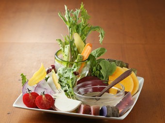 地元の農家から直送の『湘南野菜のバーニャカウダ』